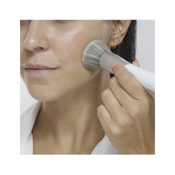 BETER BROCHA KABUKI MAQUILLAJE FLUIDO PELO SINTETICO Nº82
