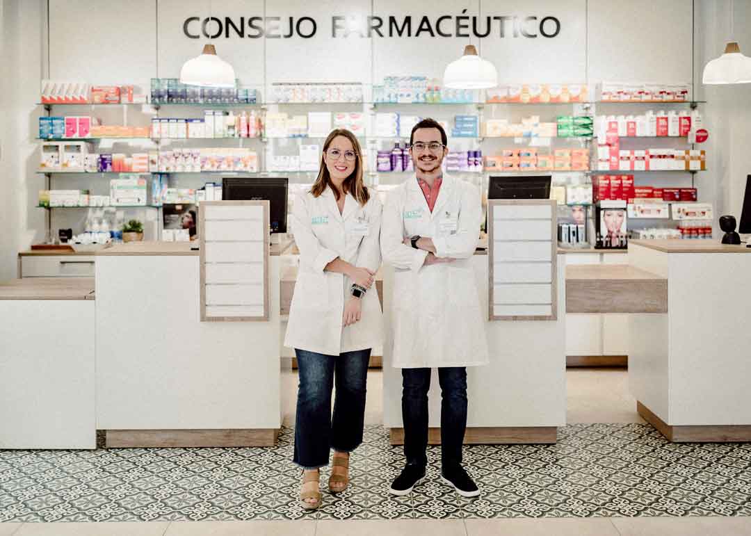 Interior farmacia en Sevilla Este